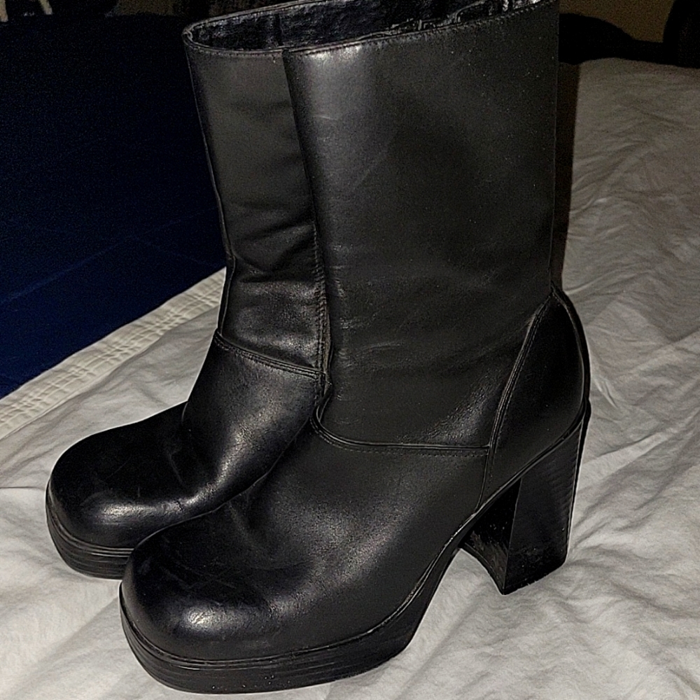 Women block heel boots size 6